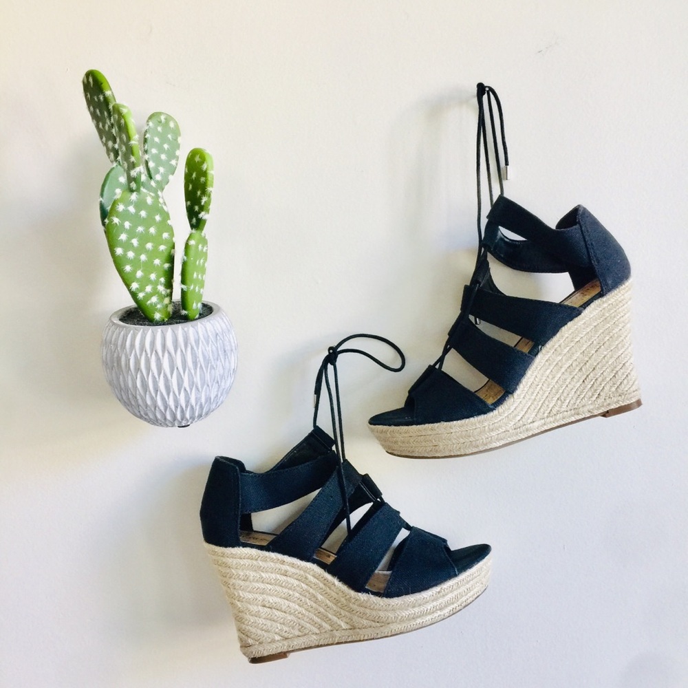 Heels - Picture 2 of 3